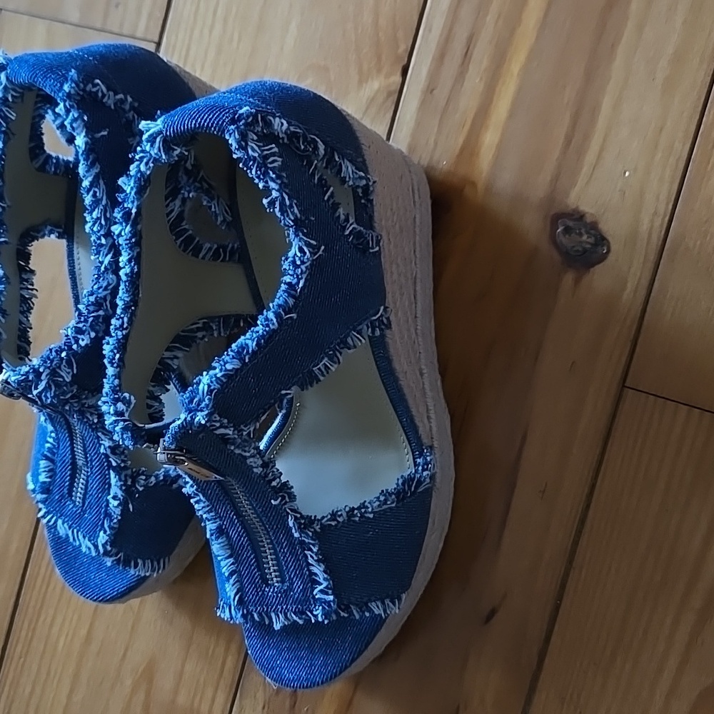 Shose - Picture 4 of 8